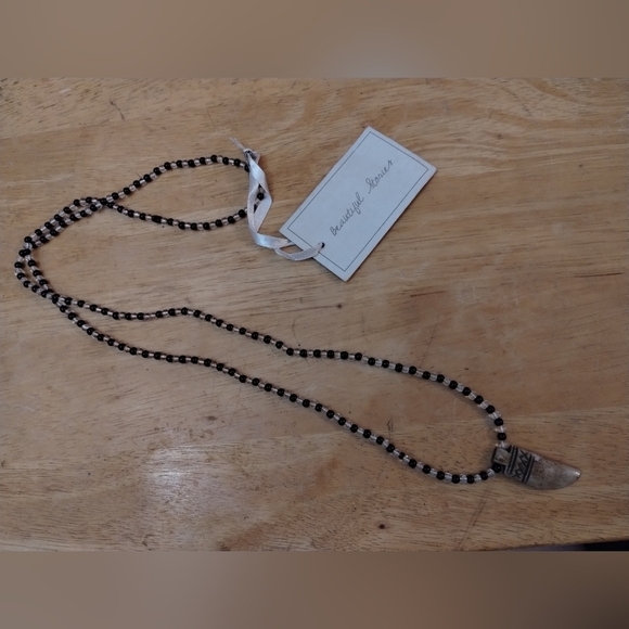 Nwt beautiful stories women's black and white (clear) beaded tooth necklace - Picture 2 of 4